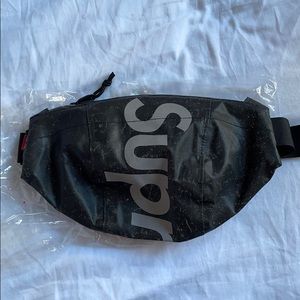 [SOLD] Supreme Reflective Speckled Waist Bag black